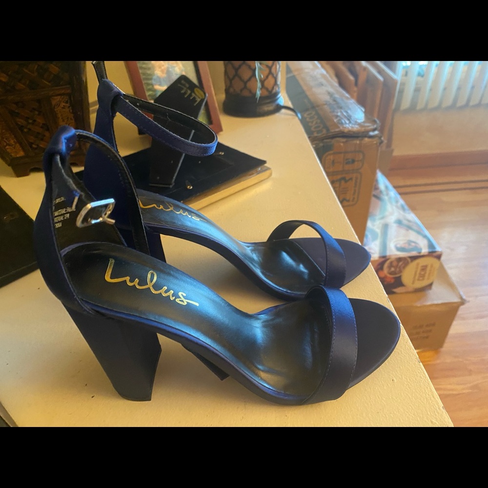 NEVER WORN IN BOX Navy blue 3 1/2” straps LuLus heels